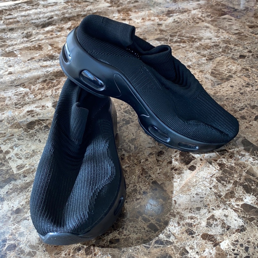 Brand new black tennis shoes